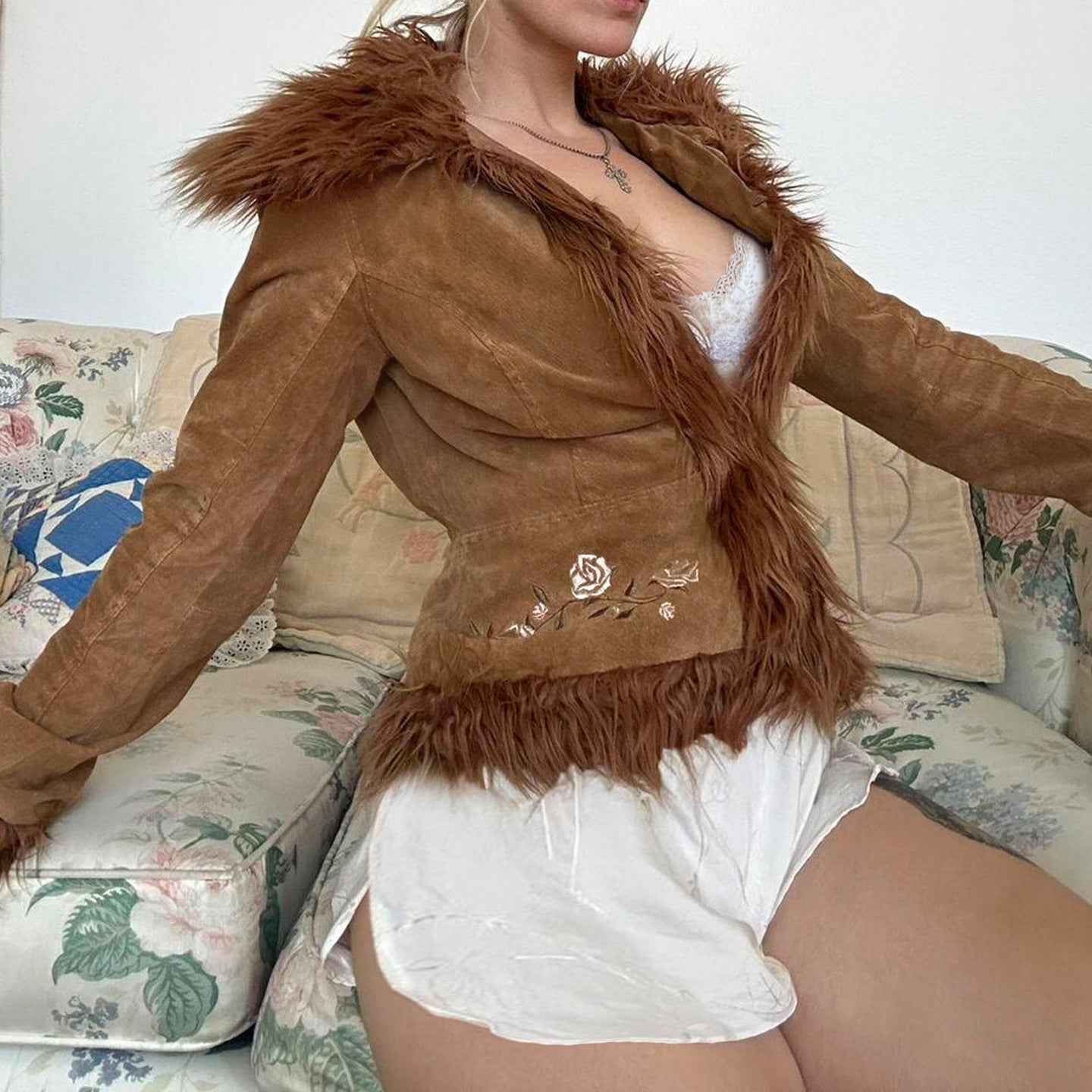 Vintage Fur Collar Coat with Flower Embroidery - Short Warm Design